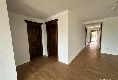 Casă cu 6 camere în Ghiroda