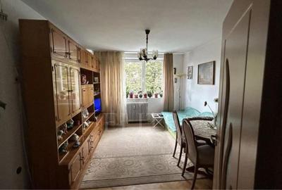 Apartament cu 3 camere decomandat în Plopilor