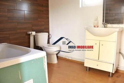 Casa batraneasca in Targoviste - Exterior nord, Laculete. - 5