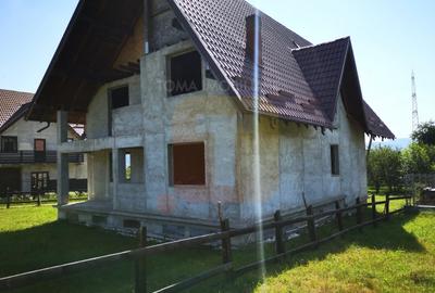 Vilă spațioasă cu vedere panoramică spre Lacul Bâtca Doamnei – Viișoara, Neam - 13