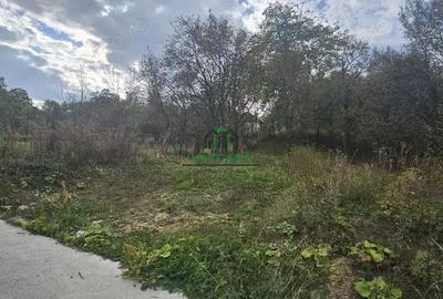 Teren de 828 mp, în Curăturile