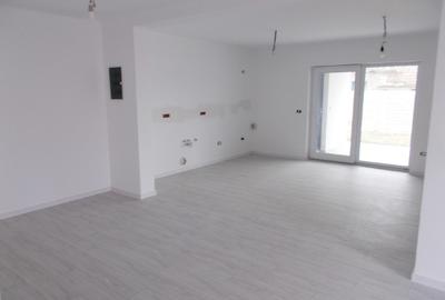 Duplex cu 4 camere cu Teren 328 Mp în Peciu Nou - 1