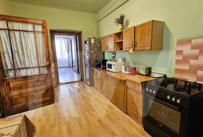 Casa individuala compusa din doua apartamente, cu teren liber de 540 mp - 4