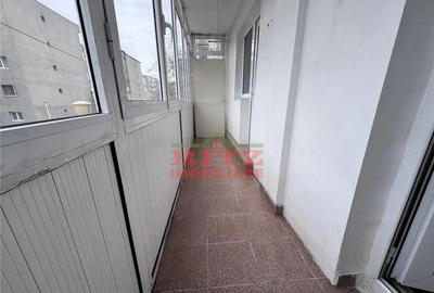 Apartament cu 3 camere semidecomandat în Central - 6