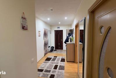 Apartament cu 3 camere decomandat în Petros