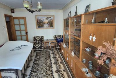 CANTA-ap.3camere,decomandat,et.3/4,62mp,geam la baie,bloc din 1981! - 1