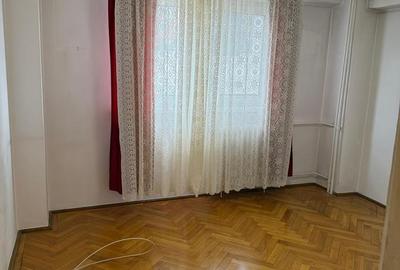 Apartament cu 3 camere decomandat în Moșilor