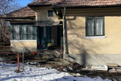 Casă cu 3 camere în Văleni-Dâmbovița - 1