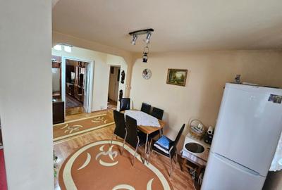 Apartament cu 3 camere decomandat în Reghin - 2