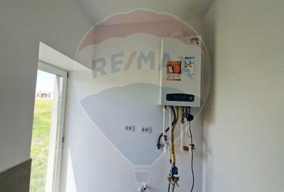 Casa / Vila - 132,5 mp  , teren - 264 mp  / zona Carcea - 16