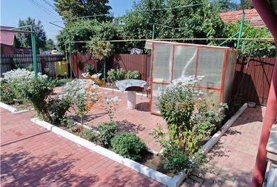 Casă individuală cu 4 camere cu Canalizare în 1 Decembrie - 9