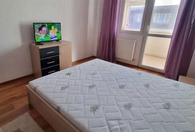 Apartament cu 3 camere semidecomandat în Central - 1