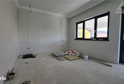 Casă cu 4 camere cu Canalizare în Breazu - 11