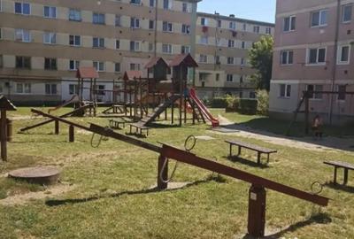 Apartament cu 3 camere semidecomandat în Simeria - 2