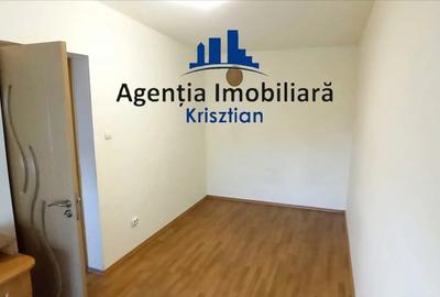 Apartament cu 3 camere de vanzare - Zona Micro 14 - 2