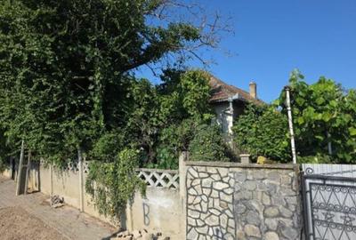 Casă cu 2 camere cu Teren 196 Mp în Central