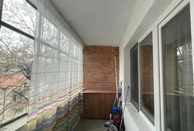 Apartament cu 3 camere decomandat în 1 Mai - 9