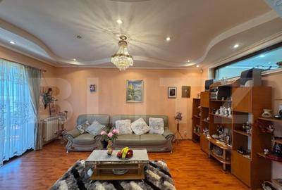 Vila de vanzare, cu 9 camere, 360 mp, zona Ora?tie - 3