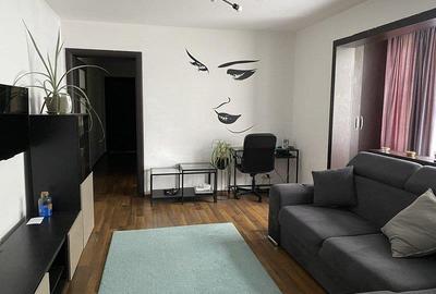 Apartament cu 3 camere semidecomandat, mobilat în Alexandru Obregia