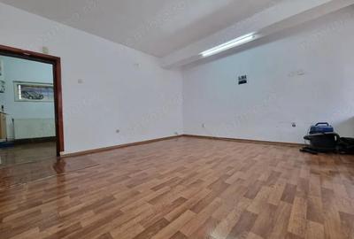 Pia?a Centrala/ spa?iu comercial- 70 mp/ parter + etaj/ liber - 2