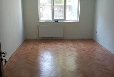 Apartament cu 3 camere semidecomandat în Obor - 1