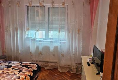 Apartament cu 3 camere semidecomandat în Broșteni - 2