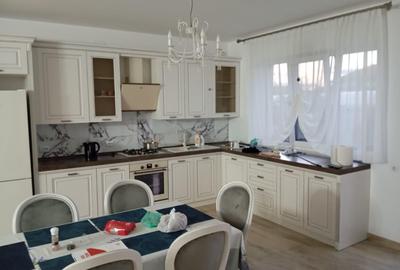 Casă individuală cu 5 camere cu Canalizare în Dragomirești-Deal