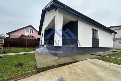 Casă cu 3 camere cu Canalizare în Lumina - 2