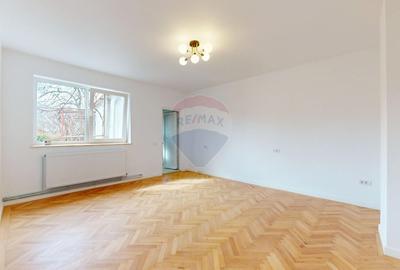 Casă cu 5 camere cu Teren 540 Mp în 13 Decembrie - 2