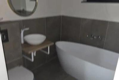 Casă cu Teren 310 Mp în Central - 3