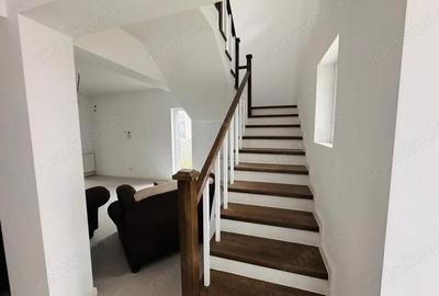 Casă cu 5 camere cu Teren 249 Mp în Roșu - 13