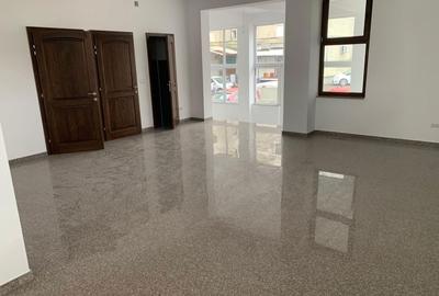 Spațiu comercial, de 500 mp, în Central - 8
