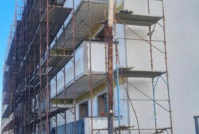 Titan Pallady, gars 48 mp, et 3/3,cf 1 dec,balcon,lift 69390 E comision 0 - 2