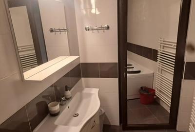 Apartament cu 3 camere decomandat în Central - 1