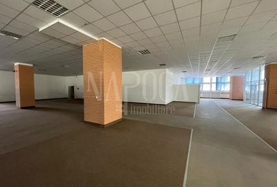 Spațiu comercial, de 1,553 mp, în Central - 6