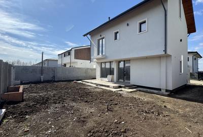 Casă individuală cu 5 camere cu Canalizare în Vest - 2