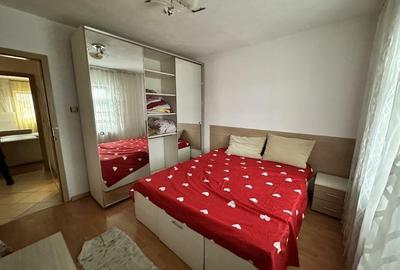 Apartament cu 2 camere, decomandat, , situat în zona Lunei - 2
