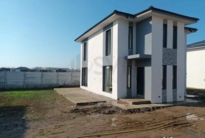 Casă cu 4 camere cu Teren 400 Mp în Central