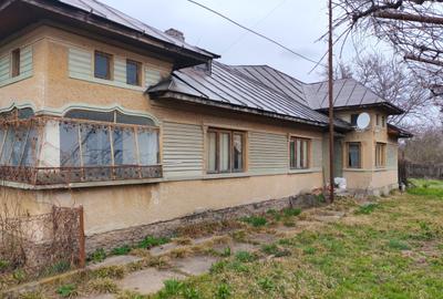 Casă cu 4 camere cu Teren 2417 Mp în Central - 3