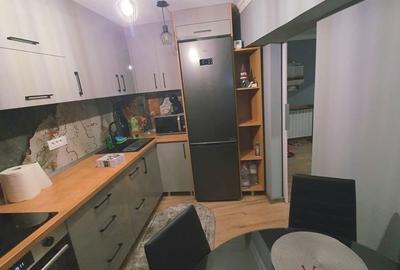 Apartament cu 3 camere semidecomandat în Central - 1