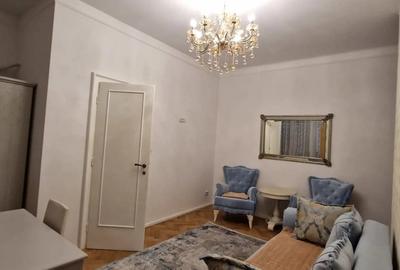 Apartament cu 3 camere semidecomandat în Central