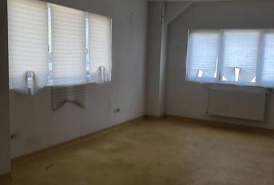 Inchiriem spatii comerciale de peste 100 mp - 2