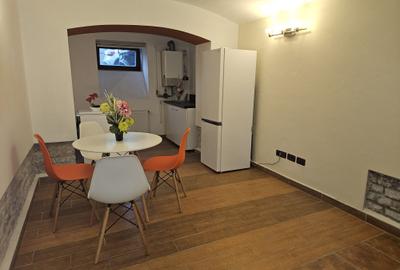 Apartament cu 3 camere decomandat în Central - 4