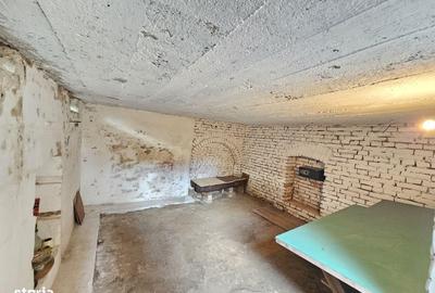 Casă cu 5 camere cu Teren 500 Mp în Central