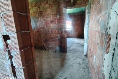 Casă cu 6 camere cu Teren 1025 Mp în Garoafa - 2