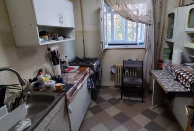 Apartament cu 3 camere decomandat în Rahova - 2