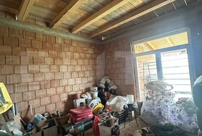 Casă cu 3 camere în Decebal - 2