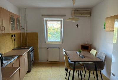 Apartament cu 3 camere decomandat în Bucovina