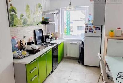 Apartament cu 2 camere semidecomandat, mobilat în Tractorul - 2