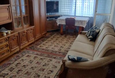 Inchiriez apartament 3 camere zona Gemenii - 1